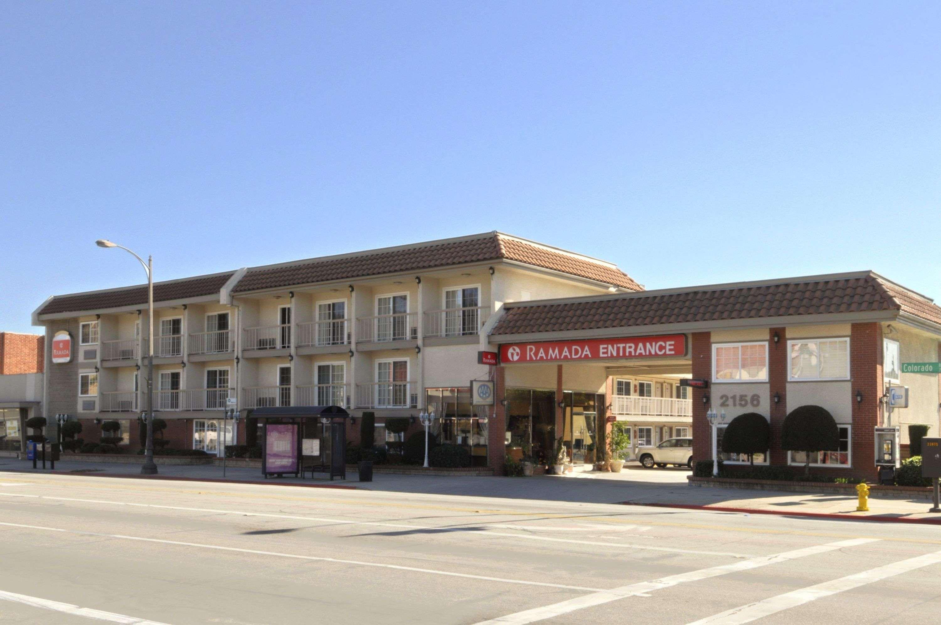 Ramada By Wyndham Pasadena Hotel Exterior photo