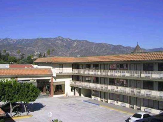 Ramada By Wyndham Pasadena Hotel Exterior photo